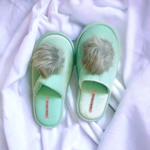 Victoria's Secret Soft Slippers Mint Green W/ Pompom Pom Pom Slip On Medium 7/8 - Picture 1 of 9