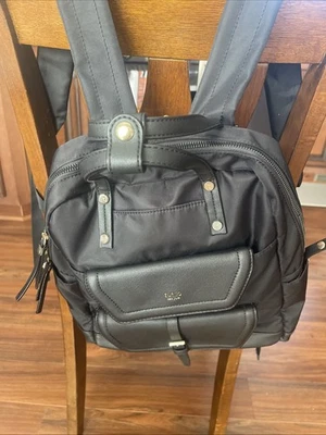 Mochila negra de diseñador Tutilo New York Foto 1 de 4