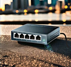 New TP-LINK TL-SG105 5 Port Gigabit Home Network Easy Ethernet Smart Switch - Picture 1 of 4
