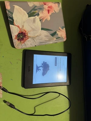 Amazon Kindle Paperwhite 7th Generation 4GB eReader - Black - WiFi  &case bundle - Image 1 of 4