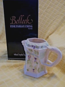 JARRA PEQUEÑA BELLEEK CON UVAS MORADAS Y HIEDRAS VERDES y VIDES VERDE 6ª MARCA - Imagen 1 de 8