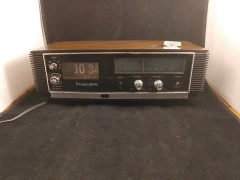 Flip Alarm Clock Stereo Radio Holiday Vintage model 5940 70s Cover