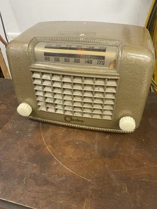 ANTIQUE Vintage RARE CLARION MODEL C110 TUBE RADIO *New Capicators* Restored - Picture 1 of 7