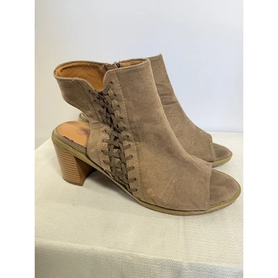 Dressbarn Mujer Talla 8.5M Taupe Gamuza Con Cordones Punta abierta Botines Zapatos Tacón Foto 1 de 4