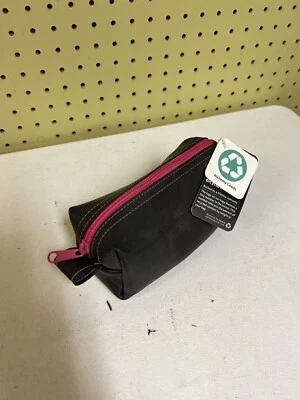 Nuevo Alchemy Goods KIT DE AFEITADO DE ARTÍCULOS DE TOCADOR CON CREMALLERA NEUMÁTICO DE GOMA RECICLADO NEGRO DOPP Foto 1 de 4