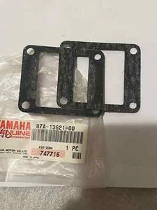 2x OEM YAMAHA RS100 RS125 REEDBLOCK GASKET GENUINE NOS 77-80 - Foto 1 di 1