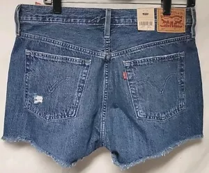 JEAN SHORTS donna LEVIS 501 effetto invecchiato taglia 30 blu strappato 100% cotone 59€ nuovo con etichette - Foto 1 di 4