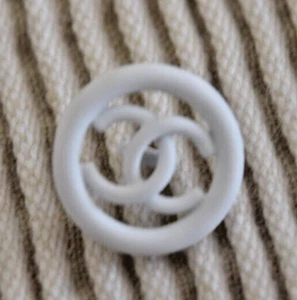 CHANEL 100% Authentic Kit White Metal CC Logo Button MF995 - Picture 1 of 6