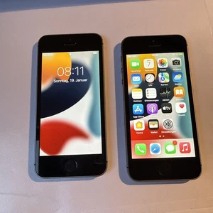 Zwei iPhone SE 32 GB 1 Generation  - Bild 1 von 24