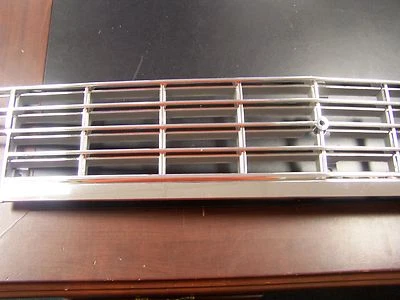 GM Chevrolet Celebrity 1982 1983 parrilla delantera de plástico cromada original 14026989 Foto 1 de 4