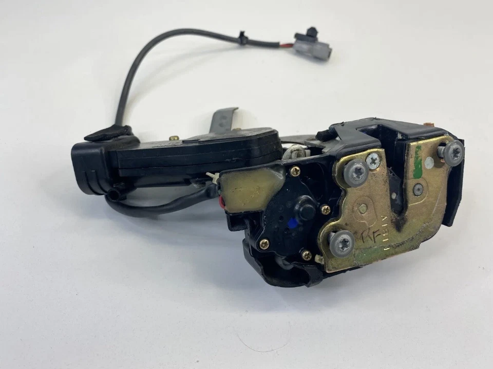 Actuador de cierre de puerta lateral derecho para pasajero delantero Toyota Corolla 1998-2002 OEM Foto 1 de 4