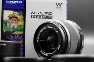 [MINT IN BOX] Olympus M. Zuiko DIGITAL 25 mm f/1.8 Lens Black W/Hood From JAPAN - Picture 1 of 9