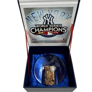 NY Yankees Fanatics Authentic 2009 WS Champions Crystal Ball Game-used Dirt - Bild 1 von 3