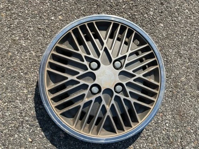 One factory 1986 to 1990 Plymouth Reliant Voyager Dodge Aries 14 inch hubcap - Image 1 of 4