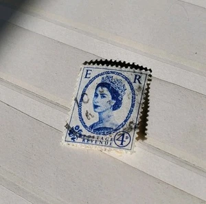 **Very Rare** Queen Elizabeth II 4d Stamp With White Background - Picture 1 of 2
