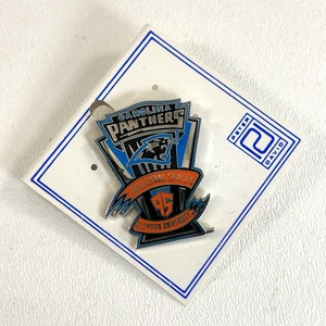 Vintage Carolina Panthers 1995 First Season Sports Pin Rare  - Bild 1 von 4