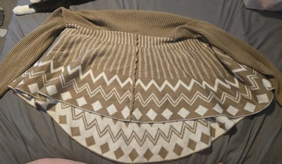 Cárdigan Allison Brittney para mujer pequeño estilo diamante blanco y tostado 100 % acrílico Foto 1 de 4