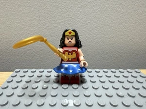LEGO Super Heroes Minifigure Wonder Woman (Genuine) - Picture 1 of 3