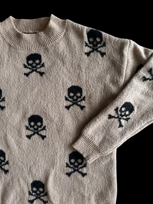 Suéter No Boundaries Calavera Huesos Cruzados Jrs Pequeño Bronceado Beige Negro Halloween Foto 1 de 4