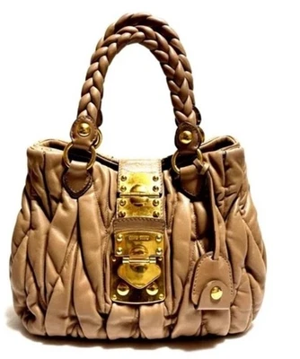 Bolso de Mano MIU MIU Matelasse Cuero Marrón Beige Cammeo *Excelente Foto 1 de 4