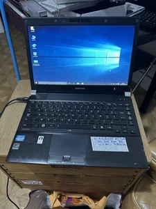 PC TOSHIBA PORTEGE R830 CORE I5 - SSD 256 Go- WINDOWS 10 - RAM 8 GO , chargeur - Foto 1 di 5