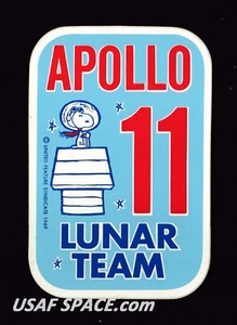 AUTHENTIC VINTAGE SNOOPY APOLLO 11 LUNAR TEAM NASA SPACE STICKER-DECAL MINT** - Picture 1 of 2