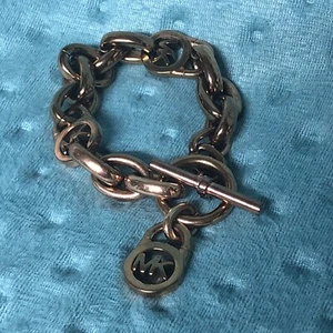 Michael Kors Bracelet Rose Gold Trendy Chunky Padlock Style Toggle 8.5” EUC - Picture 1 of 6