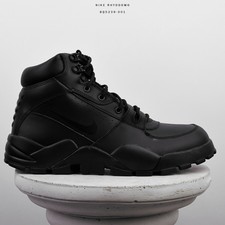 insulated nike boots