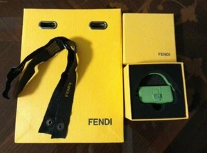 Authentisches FENDI Charm Taschenform USB Baguette grün [selten] - Bild 1 von 3