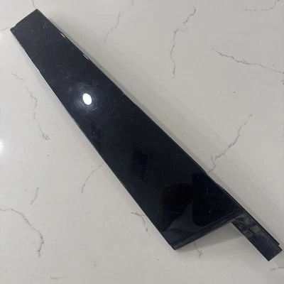 VOLKSWAGEN TOUAREG 7P FRONT FRAME DOOR TRIM COVER 7P6837902 RIGHT SIDE 2011-2018 - Image 1 of 2