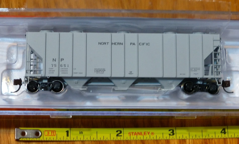 BLMA Models N #11084  (Rd #75651) Northern Pacific  PS-4000 Covered Hopper - Image 1 of 1