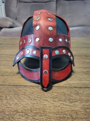 Шлем викингов ручной работы из вегетарианской дубленой кожи для увеличения или косплея - Изображение 1 из 4