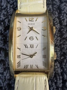 Guess Dual Time Tank Uhr Damen 26mm goldfarben weißes Lederband neue Batterie - Bild 1 von 4