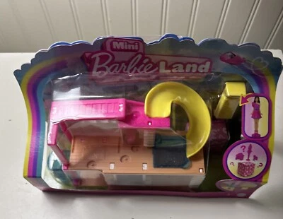 #Conjuntos de casa de muñecas Barbie Mini BarbieLand, casa de ensueño con muñeca de 1,5" Foto 1 de 4