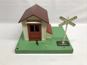Vintage LIONEL No. 145 Automatic Gateman Crossing Tested Works - Picture 1 of 14