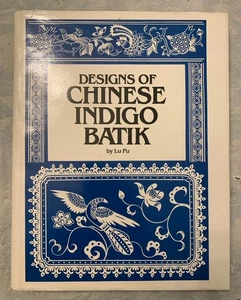 Designs of Chinese Indigo Batik 1981 Lu Pu Textile Art Rare Illustrated Book HC - Foto 1 di 15