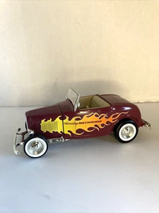 Racing Champions Ford Hot Rod with Flames Hemmings Diecast Car 1:24 - Picture 1 of 11