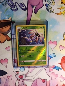 Pokémon TCG - Lileep - 10/236 - Reverse Holo - Kosmische Finsternis NM - Bild 1 von 2