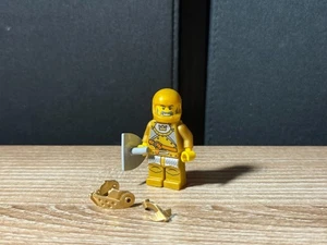 LEGO CASTLE FANTASY ERA Golden Knight Minifigure (Broken Mask) RARE! - Picture 1 of 2