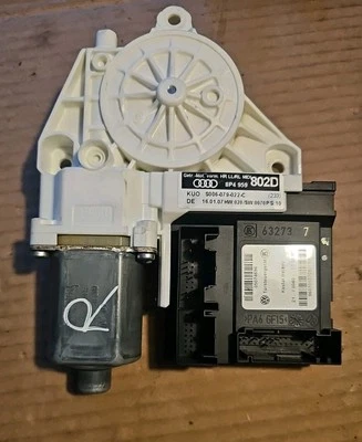  MOTOR VENTANA TRASERA IZQUIERDA O DERECHA AUDI A3 8P4959 EN BUEN ESTADO  Foto 1 de 4