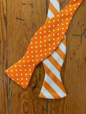 Pajarita de seda naranja y blanca hecha a mano Hanauer Volunteers Colors Tennessee Foto 1 de 4