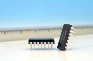 2 x UA748PC Tungsram DIP-14 OPERATIONAL AMPLIFIER OP Amp MC1748CP LM748CN IC - Picture 1 of 1