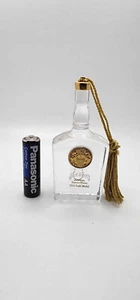 JACK DANIELS 1913 GOLD MEDAL ORNAMENT From 2003 4" H X 1 1/4" W LEAD CRYSTAL - Picture 1 of 6