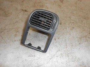 Emisor de ventilación boquilla de ventilación Volvo V40 año 1995-2000 delantero izquierdo - Imagen 1 de 2