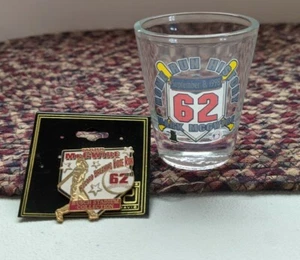 Vtg Mark McGwire 62 Home Run Pin & Shot Glass/ NOS - Picture 1 of 6