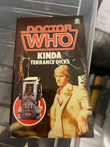 DOCTOR DR WHO TARGET TASCHENBUCH - IRGENDWIE NEON COVER 1. AUFLAGE - Bild 1 von 4