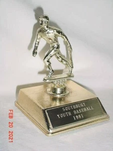 BASEBALL TROPHÄE 4,5 ZOLL GROSS JUNGEN GOLD METALL PLUS BASE TOP ZUSTAND - Bild 1 von 3