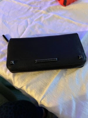 Cartera Rebecca Minkoff Cremallera Alrededor Cuero Guijarro Negro Herrajes Dorados 7.5 X 4.5 Foto 1 de 4