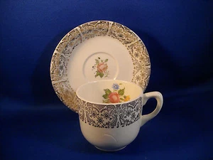 *VINTAGE DEMI WHITE CUP & SAUCER W/WIDE GOLD DECORATIVE BAND ON BOTH NO MAKER - Bild 1 von 4