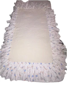 Handgefertigter Vintage Beatrix Potter Peter Rabbit weiß Krippe Staub Rüschen Bettrock - Bild 1 von 9